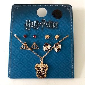 Harry Potter Gryffindor Jewelry set (4 earrings, 1 necklace!)